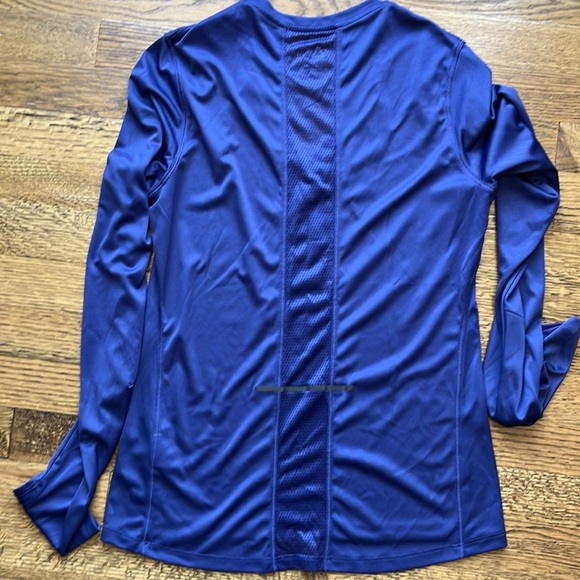 Medium Reebok long sleeve shirt - Picture 5 of 6